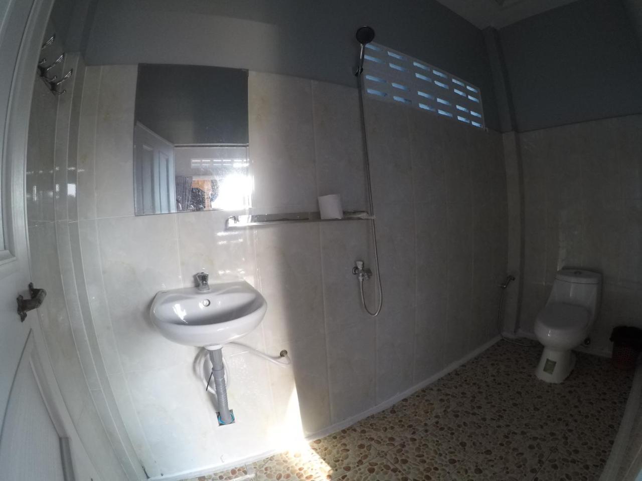 Ing Ing Guesthouse كوه رونغ ساملوم المظهر الخارجي الصورة